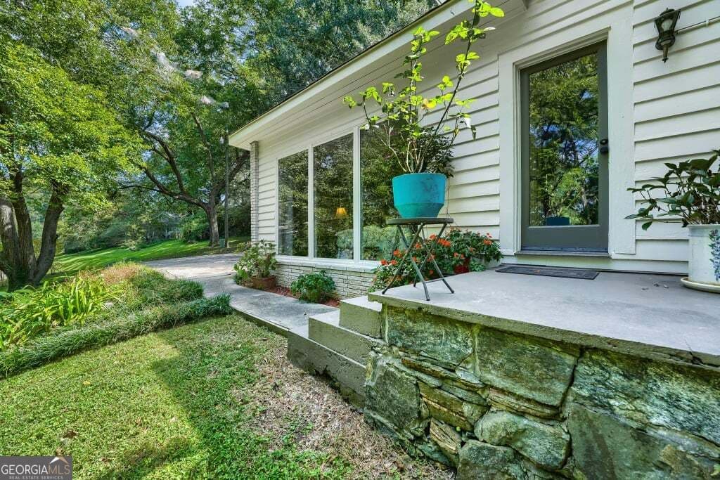 2 bedroom, 2 bathroom, 1,134 sq ft single family residence for sale at 615 Spring Street, Villa Rica, GA 30180 — photo 3