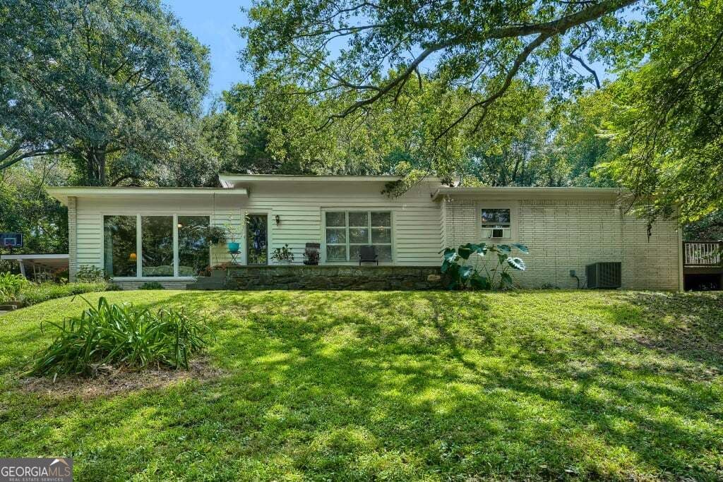 2 bedroom, 2 bathroom, 1,134 sq ft single family residence for sale at 615 Spring Street, Villa Rica, GA 30180 — photo 1 of 29