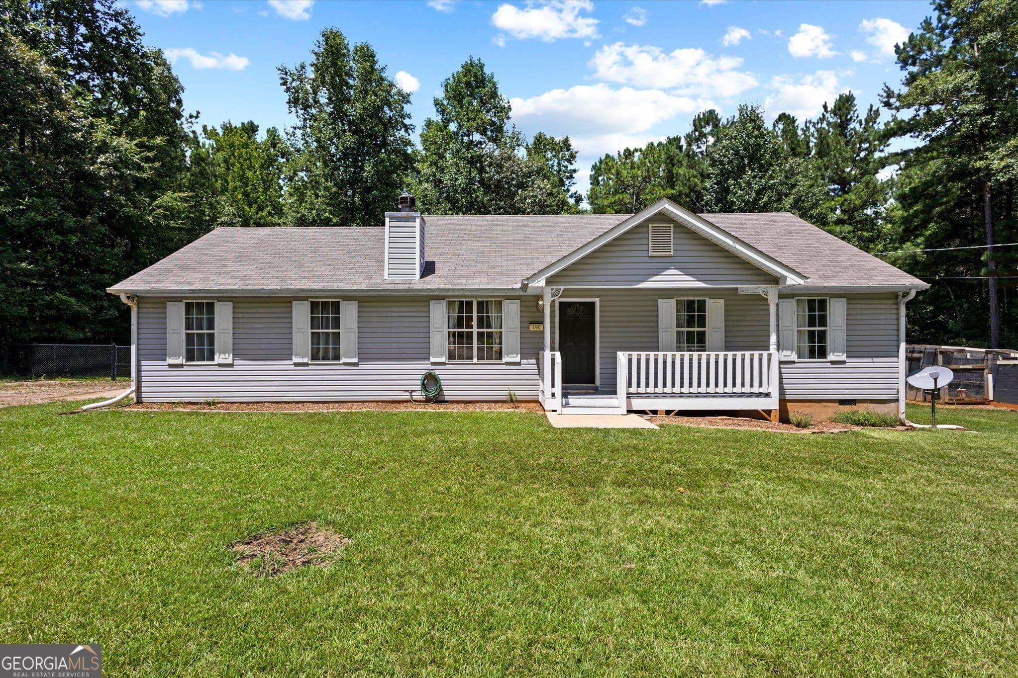 3 bedroom, 2 bathroom, 1,299 sq ft single family residence for sale at 190 Smoak Field Road, Griffin, GA 30223 — photo 2