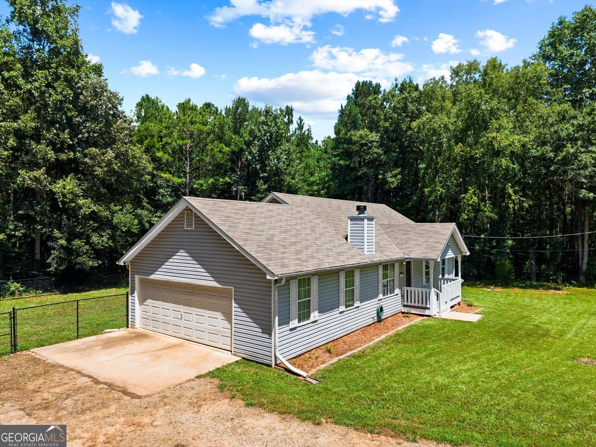 3 bedroom, 2 bathroom, 1,299 sq ft single family residence for sale at 190 Smoak Field Road, Griffin, GA 30223 — photo 3