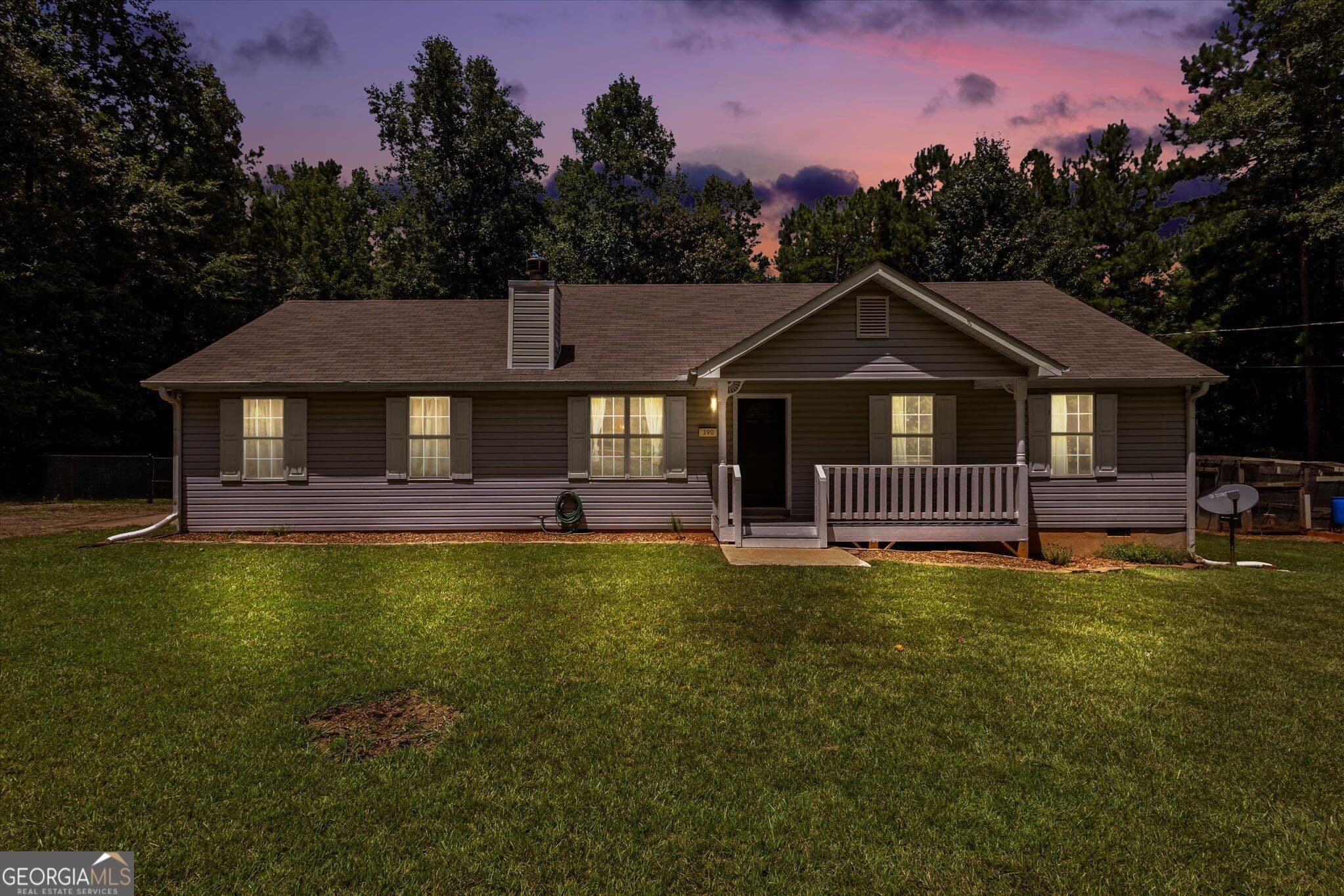 3 bedroom, 2 bathroom, 1,299 sq ft single family residence for sale at 190 Smoak Field Road, Griffin, GA 30223 — photo 1 of 58