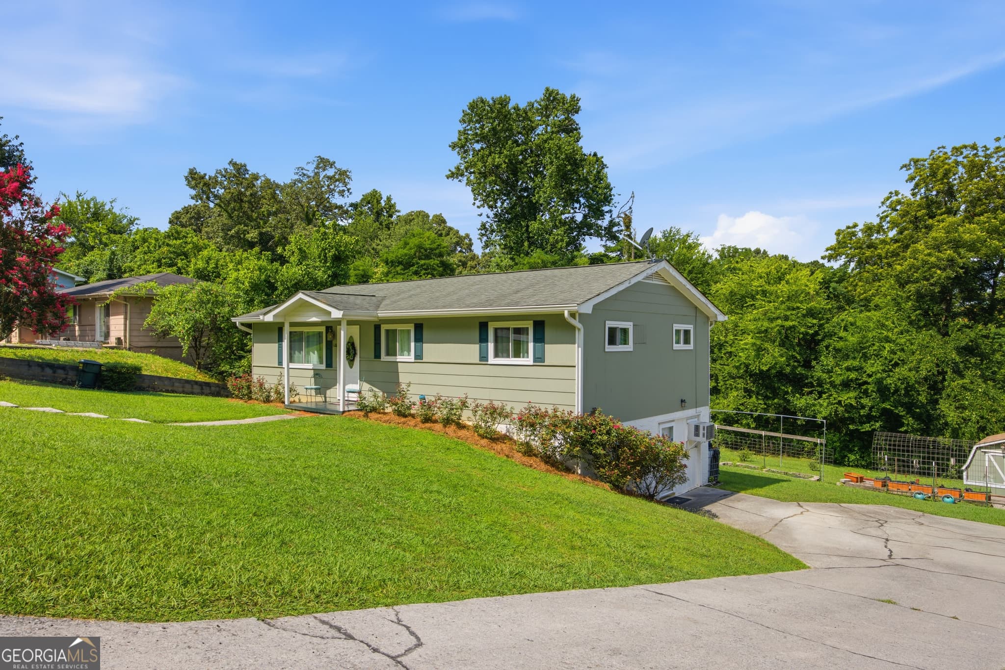 4 bedroom, 1.5 bathroom, 2,064 sq ft single family residence under contract at 128 Sioux Trail, Ringgold, GA 30736 — photo 3