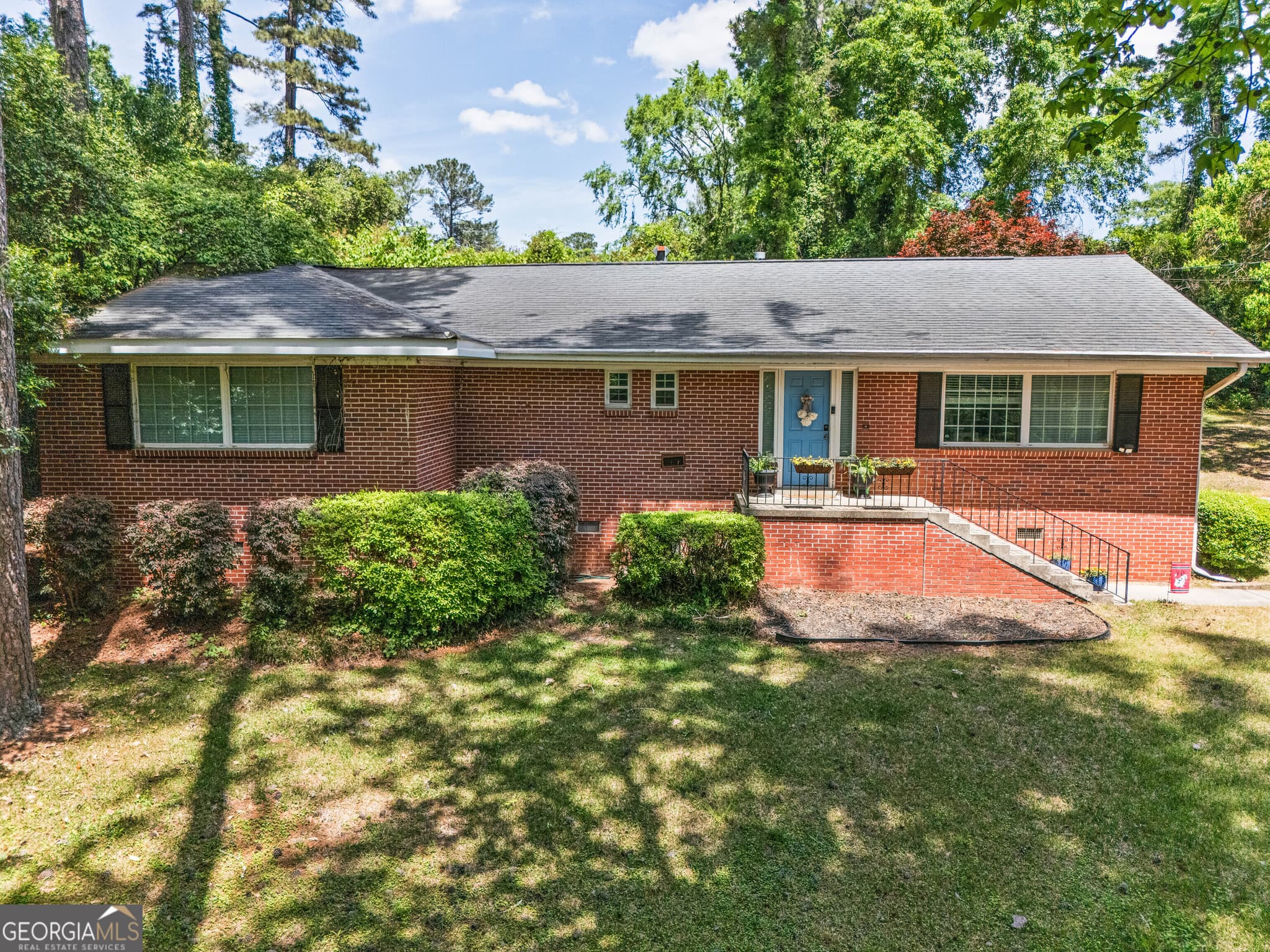 3 bedroom, 2 bathroom, 2,209 sq ft single family residence for sale at 201 Lakeside Drive, Milledgeville, GA 31061
