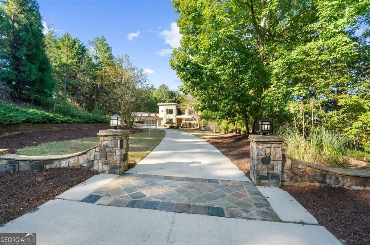 6 bedroom, 6 bathroom, 6,978 sq ft single family residence for sale at 561 Bayberry Crossing Drive, Gainesville, GA 30501 — photo 2