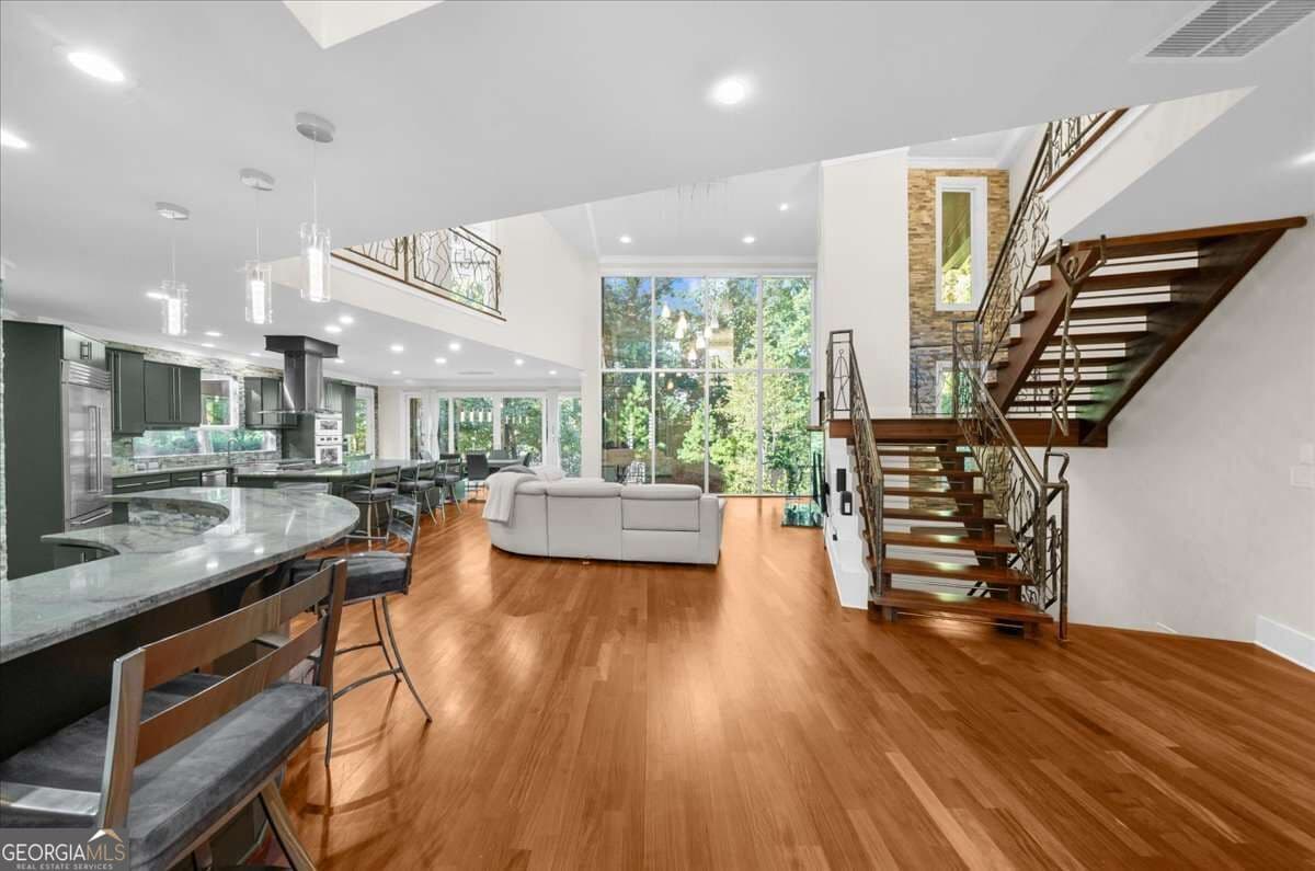 6 bedroom, 6 bathroom, 6,978 sq ft single family residence for sale at 561 Bayberry Crossing Drive, Gainesville, GA 30501 — photo 6