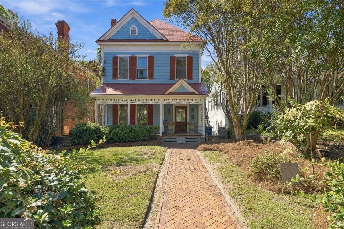 3 bedroom, 2 bathroom, 2,330 sq ft single family residence for sale at 910 High Street, Macon, GA 31201 — photo 2