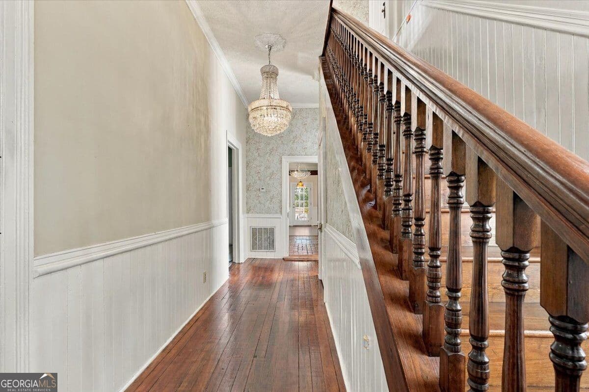 3 bedroom, 2 bathroom, 2,330 sq ft single family residence for sale at 910 High Street, Macon, GA 31201 — photo 6