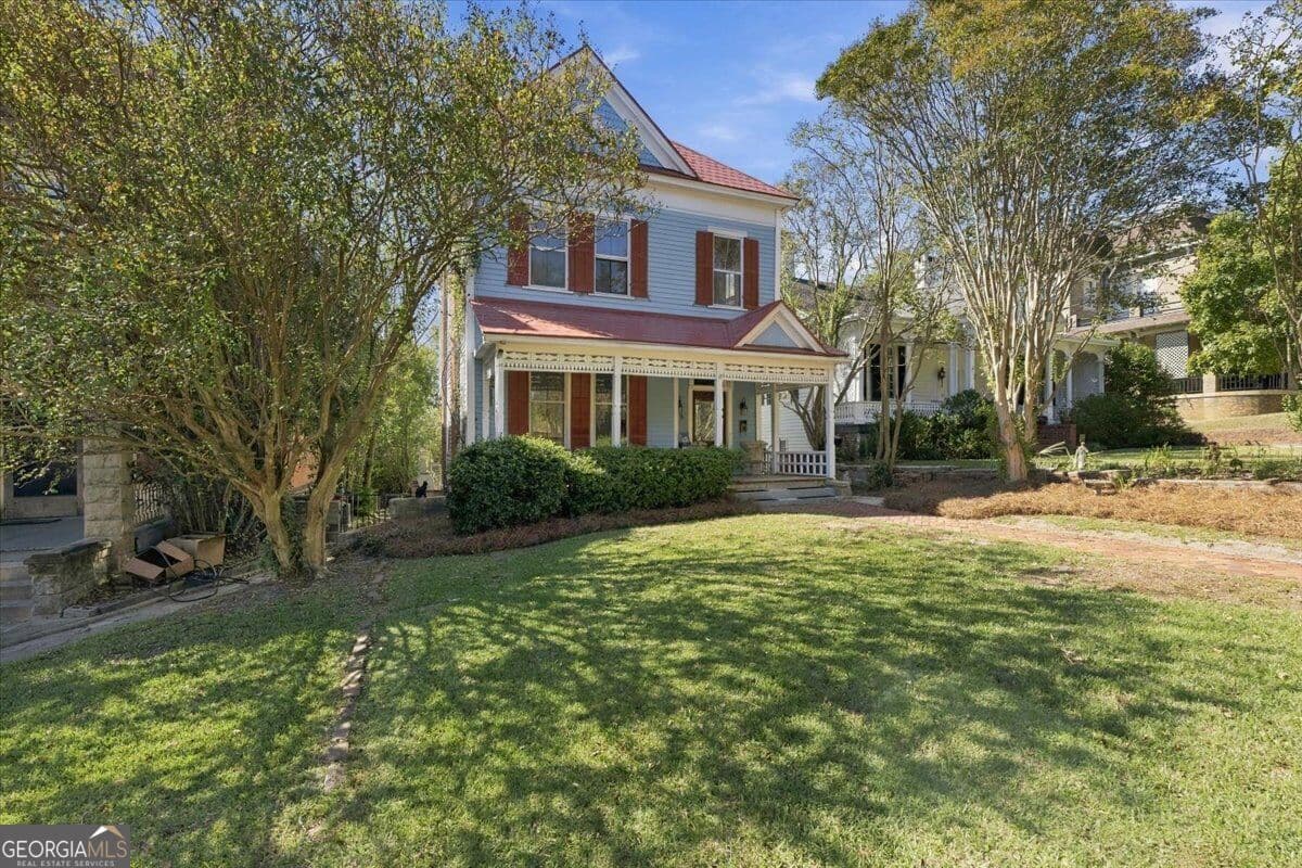 3 bedroom, 2 bathroom, 2,330 sq ft single family residence for sale at 910 High Street, Macon, GA 31201 — photo 3