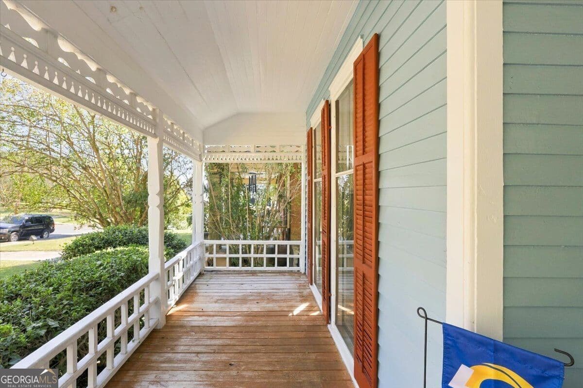 3 bedroom, 2 bathroom, 2,330 sq ft single family residence for sale at 910 High Street, Macon, GA 31201 — photo 5