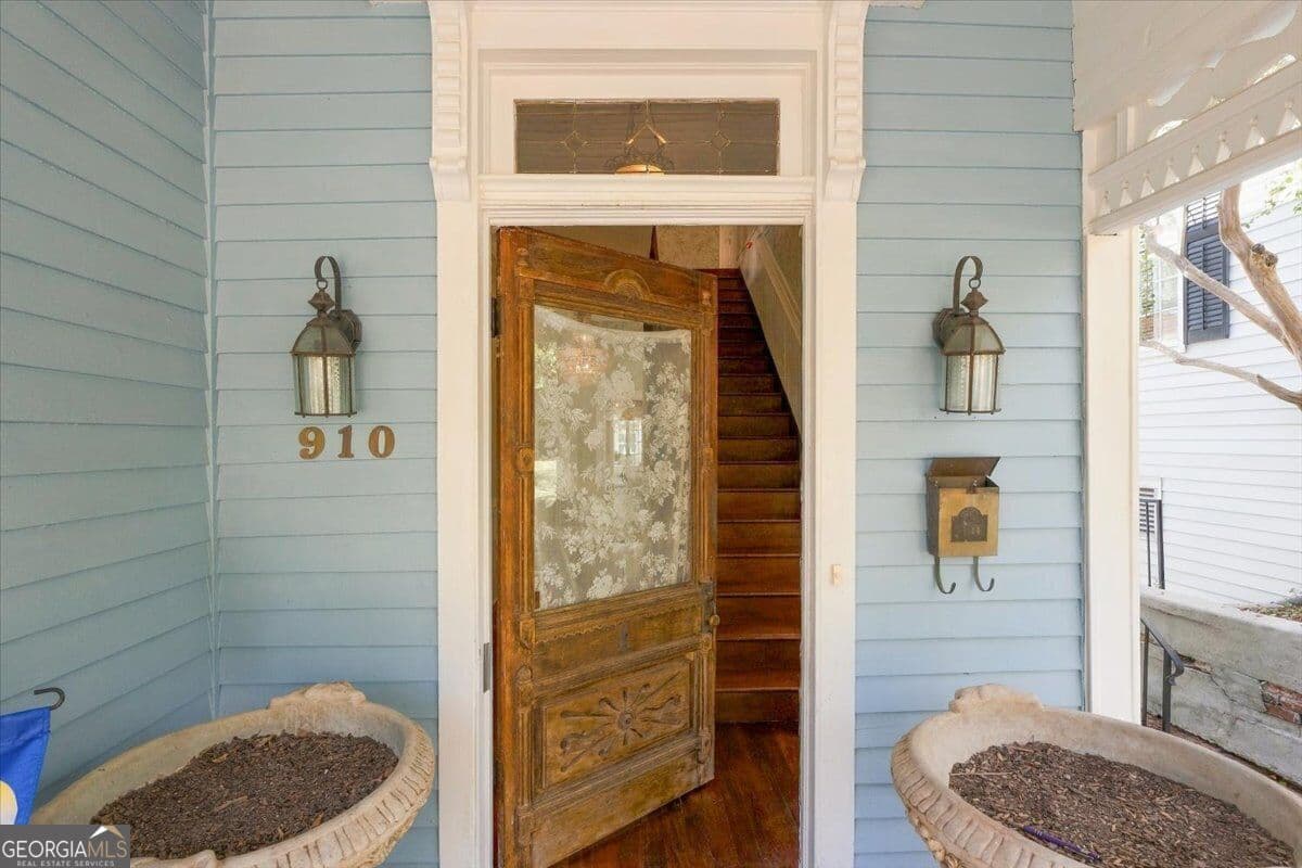 3 bedroom, 2 bathroom, 2,330 sq ft single family residence for sale at 910 High Street, Macon, GA 31201 — photo 4