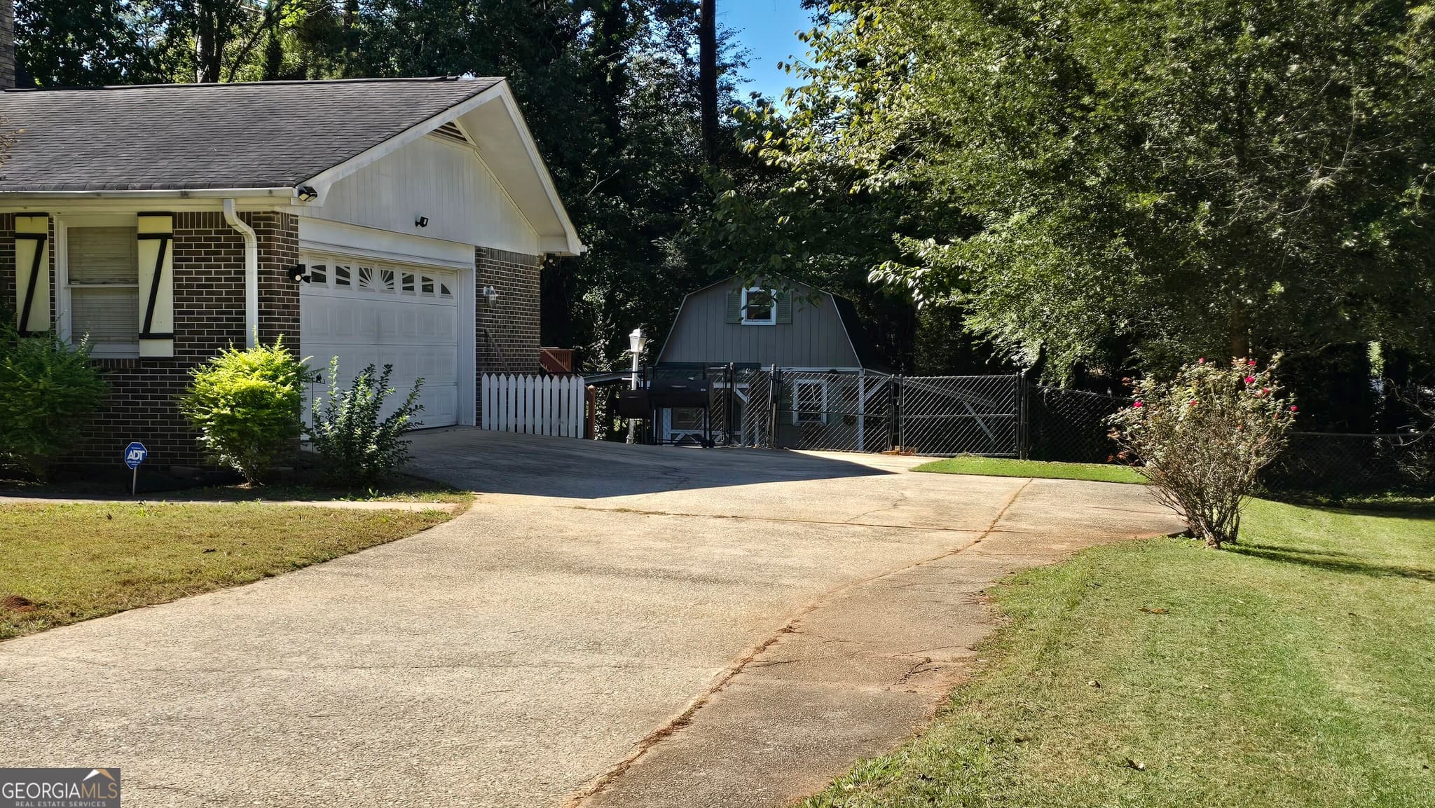 3 bedroom, 2 bathroom, 1,258 sq ft single family residence for sale at 1413 Flat Rock Road, Stockbridge, GA 30281 — photo 3
