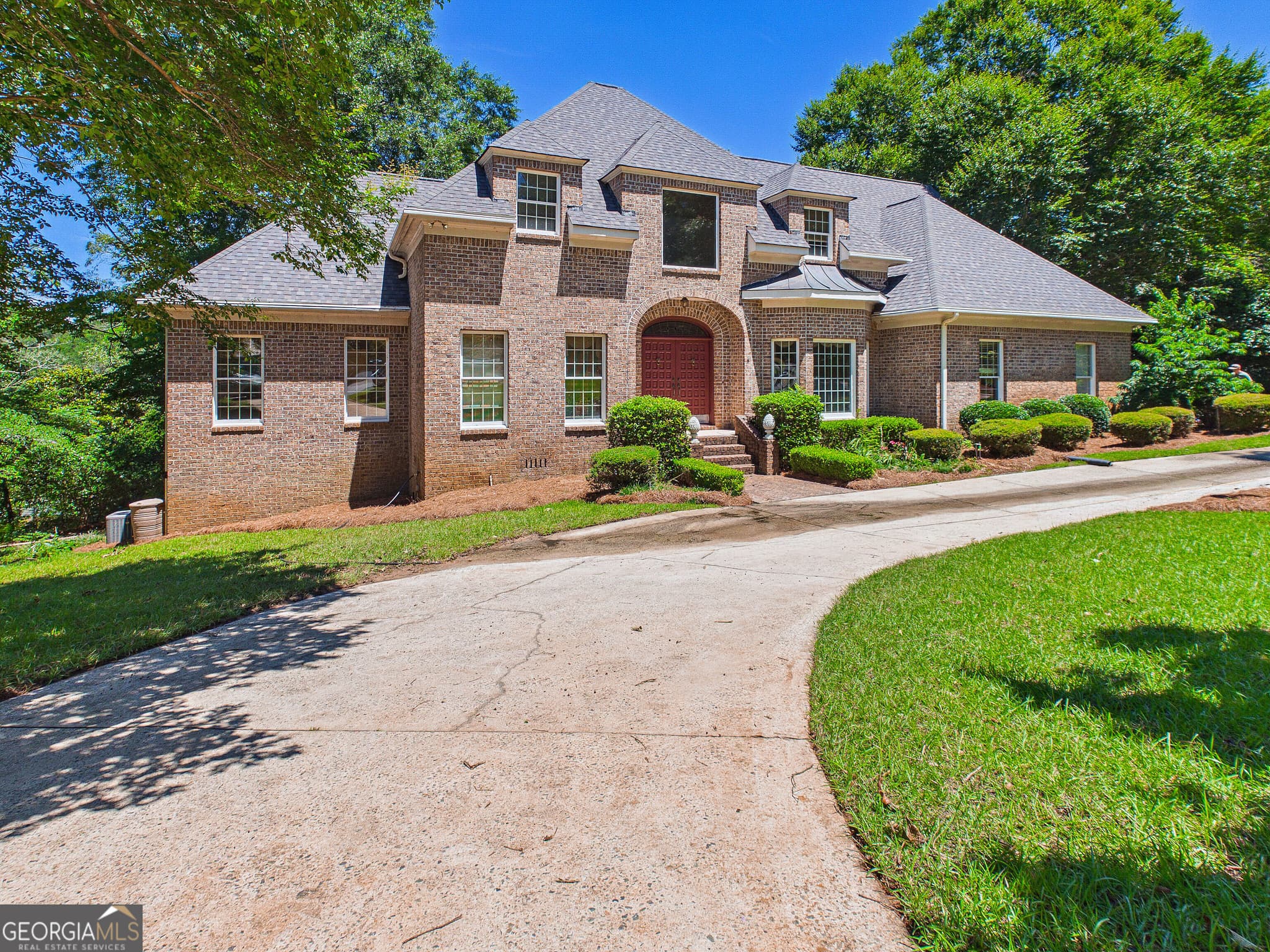 4 bedroom, 4 bathroom, 3,629 sq ft single family residence for sale at 114 Holly Drive, Warner Robins, GA 31088