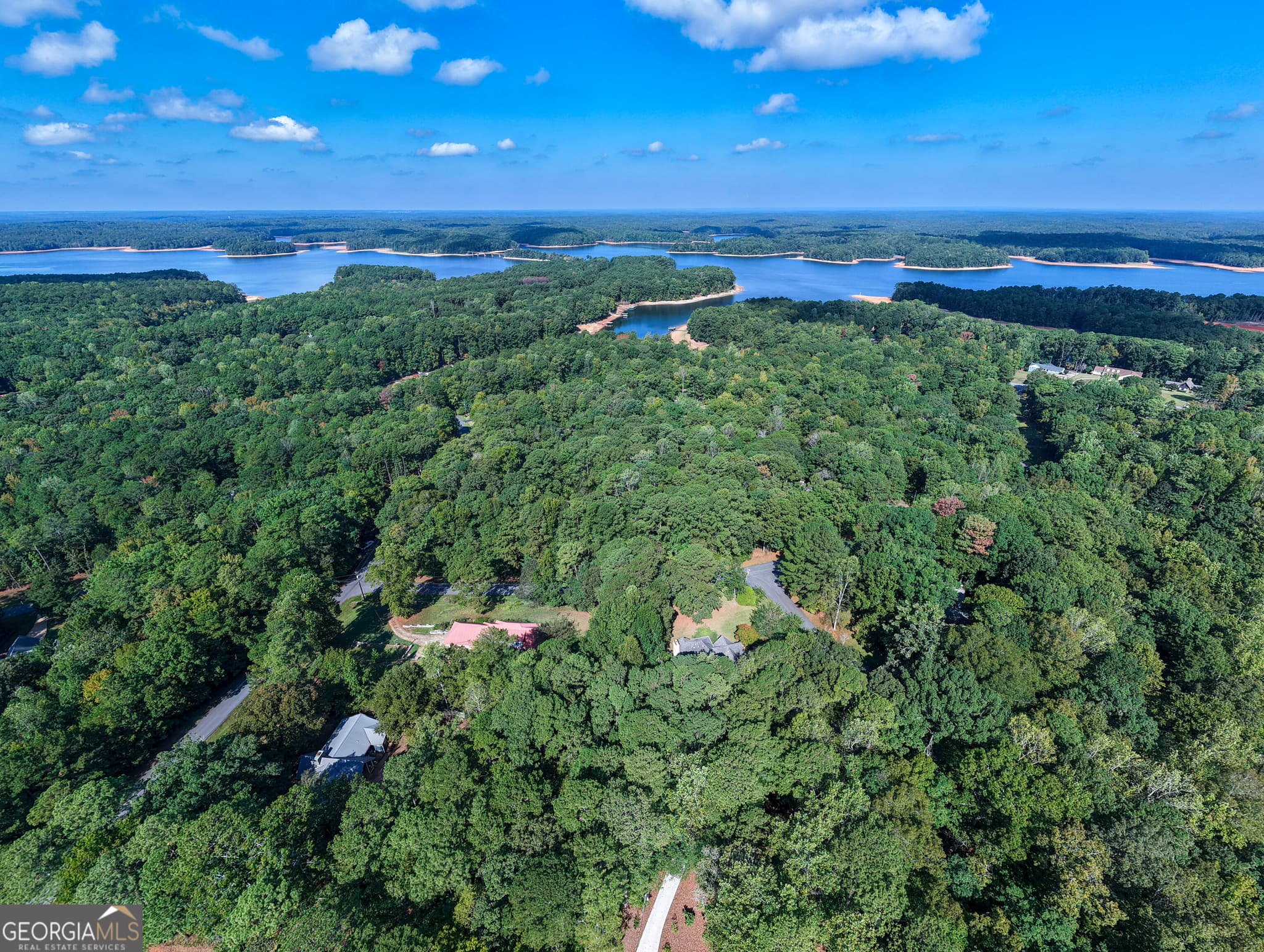 4 bedroom, 2.5 bathroom, 2,972 sq ft single family residence under contract at 100 Dogwood Court, Lagrange, GA 30240 — photo 2
