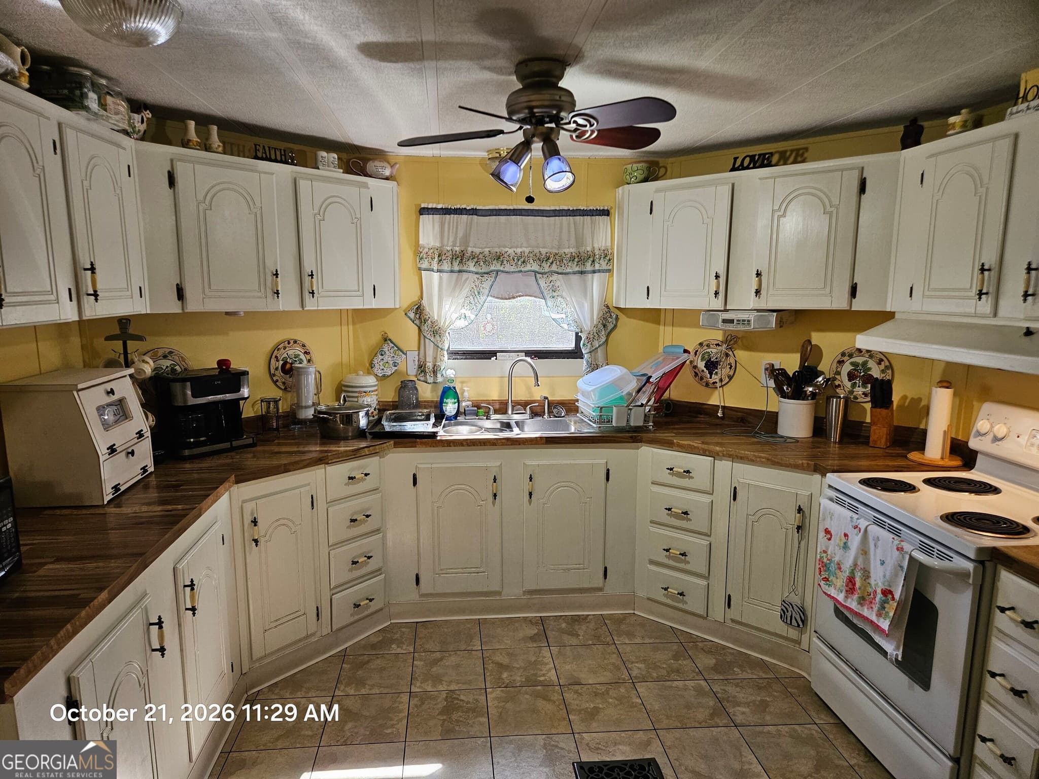 3 bedroom, 2 bathroom, 1,728 sq ft manufactured home,single family residence for sale at 233 Fox Road, Macon, GA 31217 — photo 2