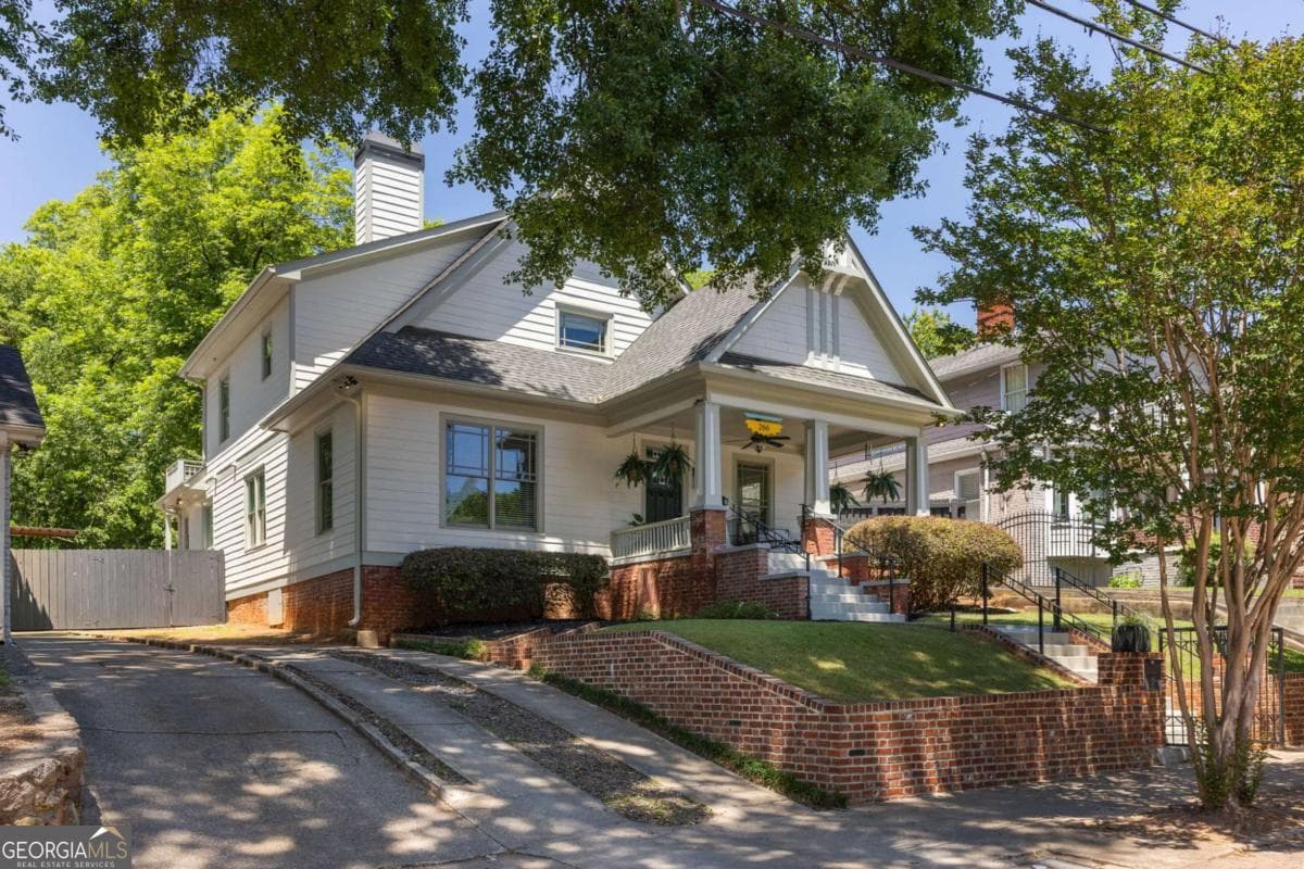 5 bedroom, 3.5 bathroom, 3,404 sq ft single family residence sold at 266 Atlanta Avenue, Atlanta, GA 30315