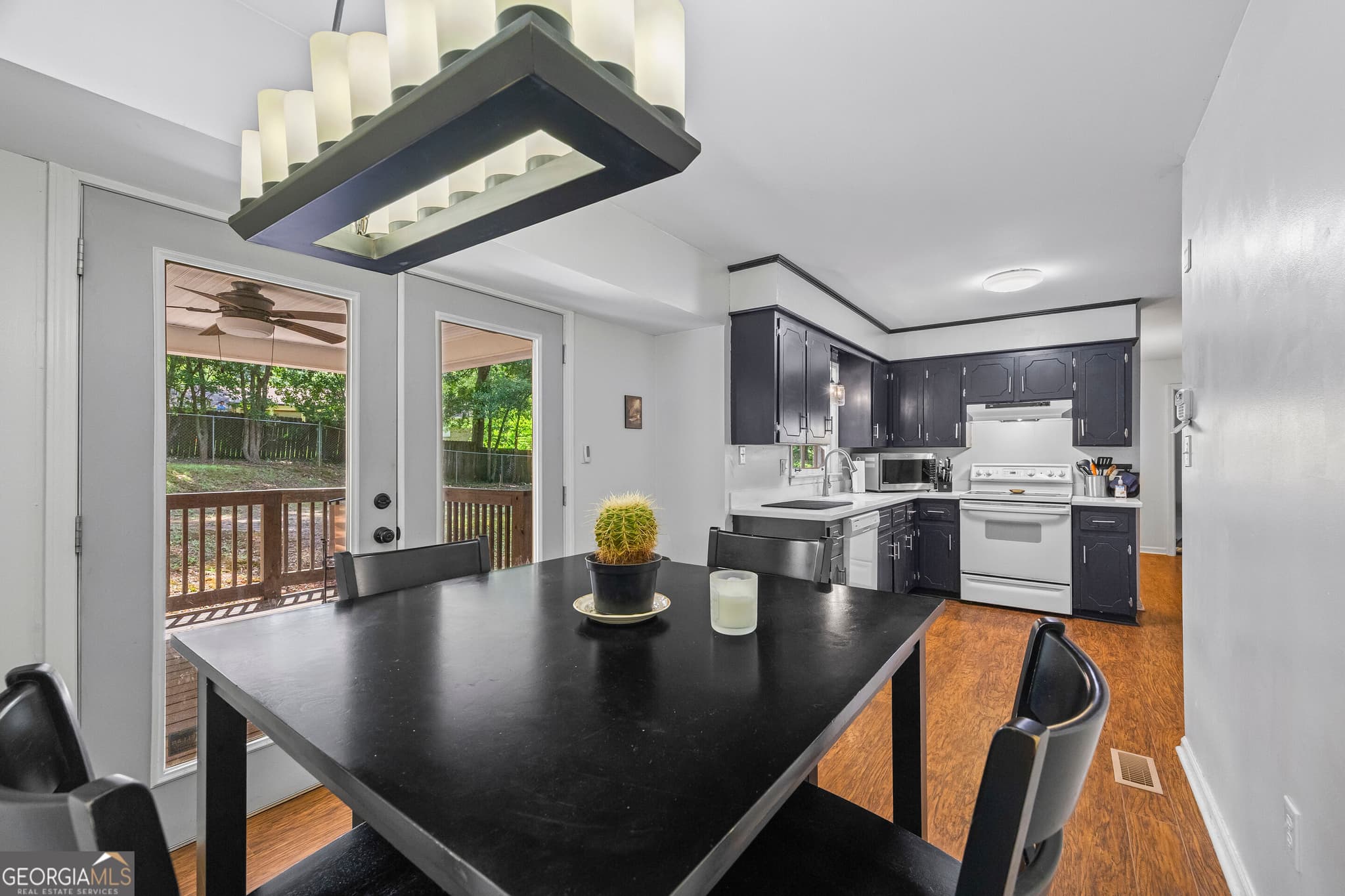 5 bedroom, 3 bathroom, 2,012 sq ft single family residence for rent at 527 University Circle, Athens, GA 30605 for $3,500 a month — photo 9