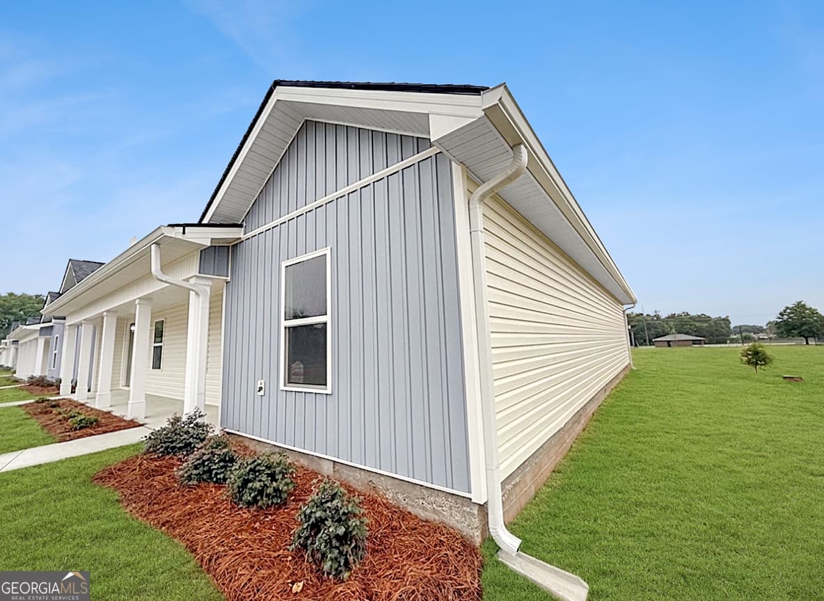 3 bedroom, 2 bathroom, 1,389 sq ft townhouse for sale at 311 Airman Boulevard, Warner Robins, GA 31088 — photo 2