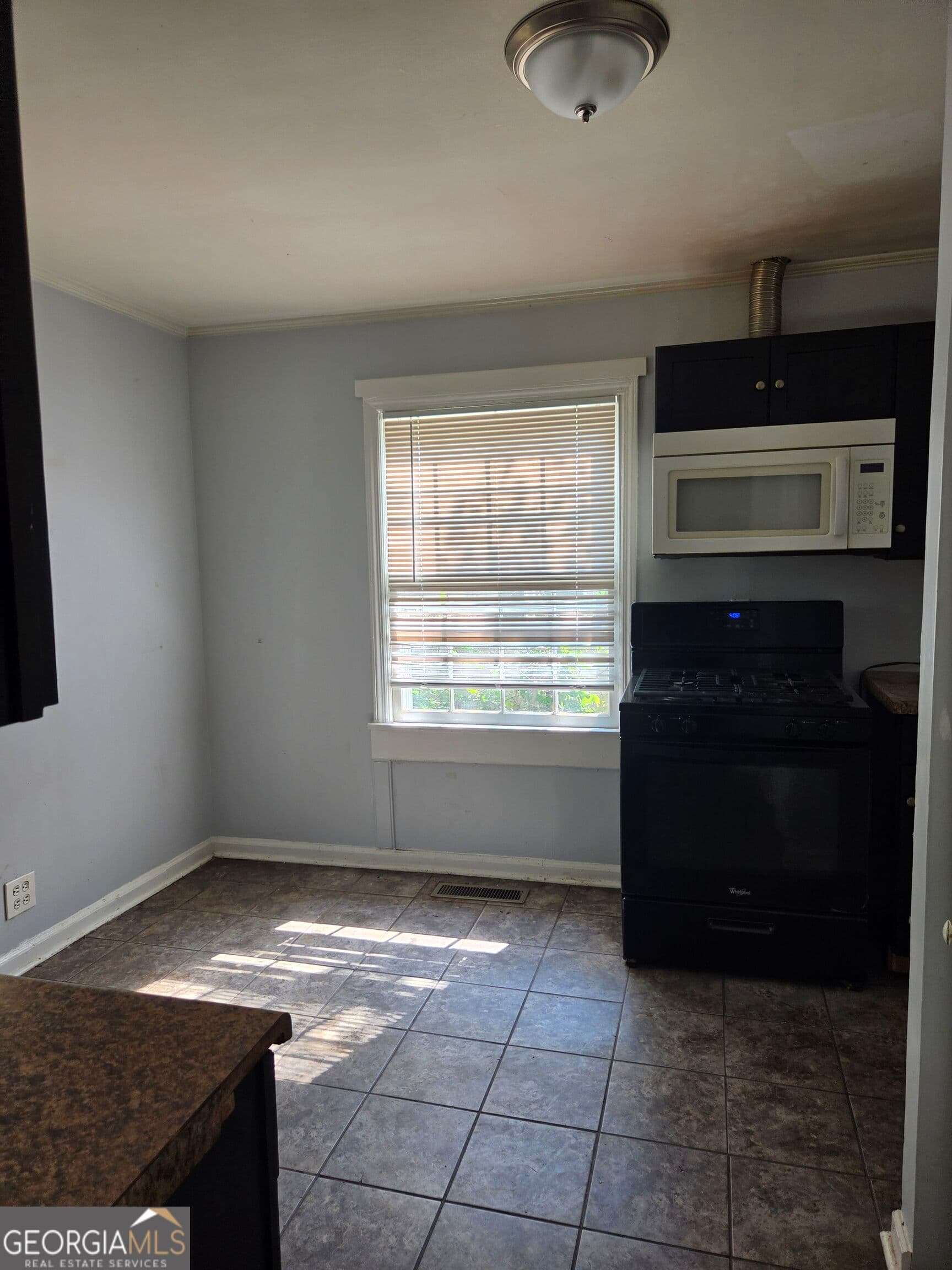 2 bedroom, 1 bathroom, 980 sq ft single family residence for sale at 1693 John Calvin Avenue, College Park, GA 30337 — photo 9