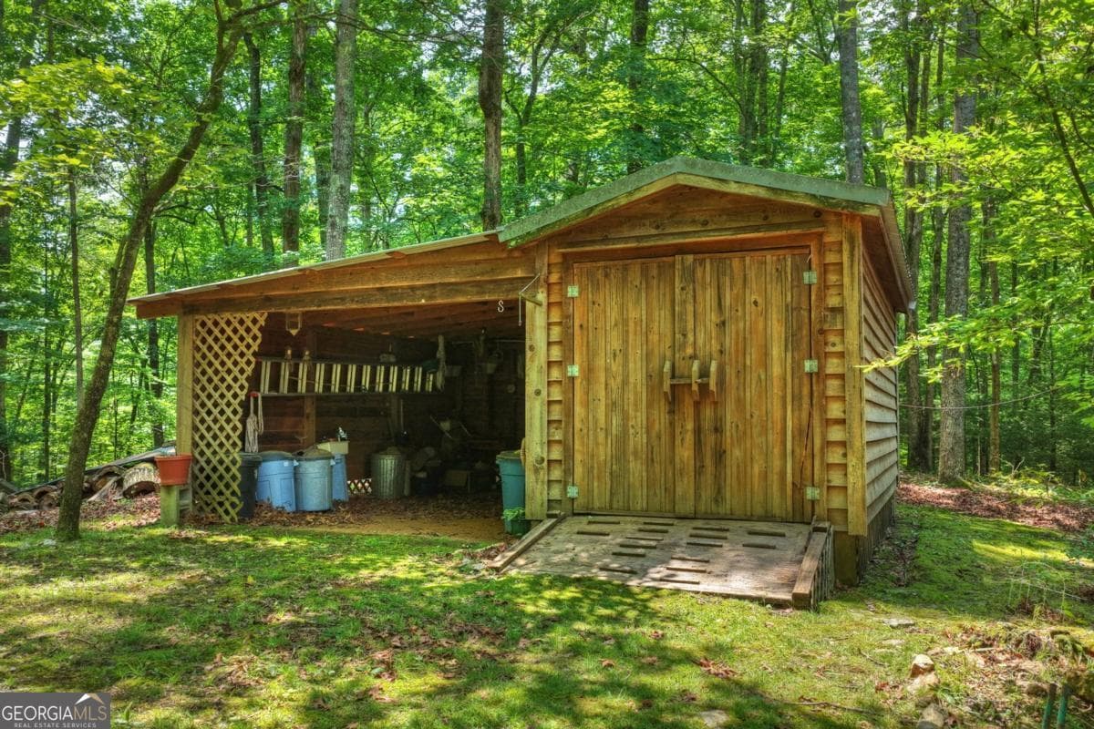 3 bedroom, 2 bathroom, 2,128 sq ft cabin,single family residence for sale at 221 Shade Tree Lane 15, Mineral Bluff, GA 30559 — photo 5