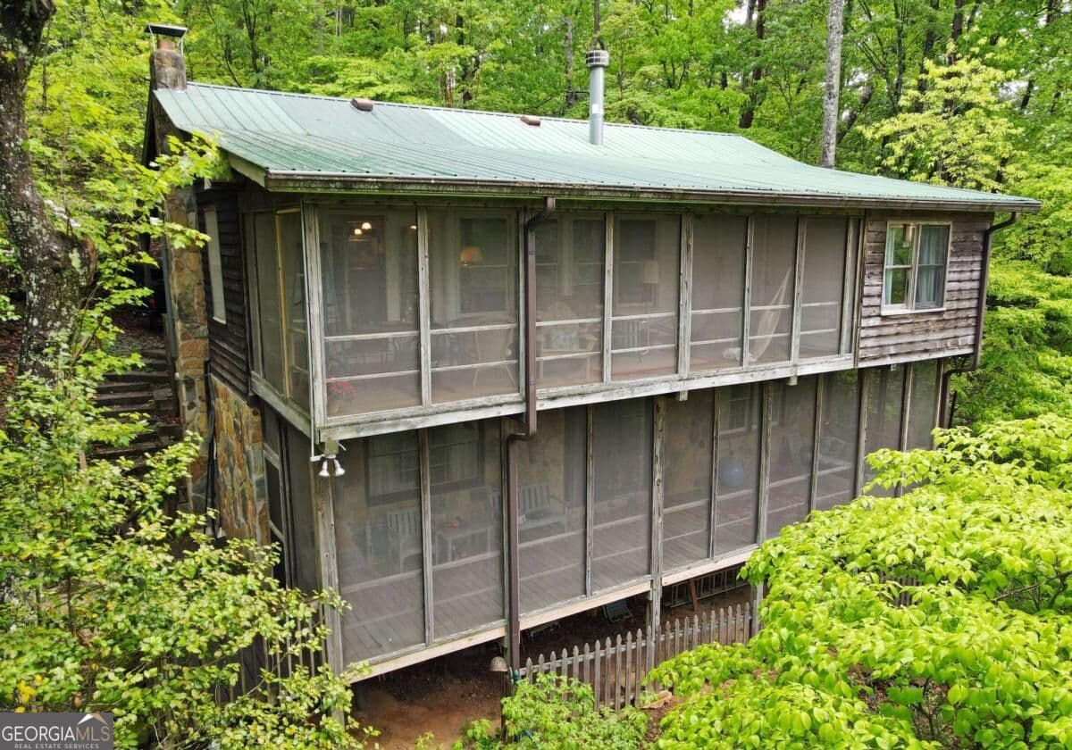 4 bedroom, 3 bathroom, 2,040 sq ft cabin,single family residence for sale at 66 Pine Ridge Court, Ellijay, GA 30536 — photo 5