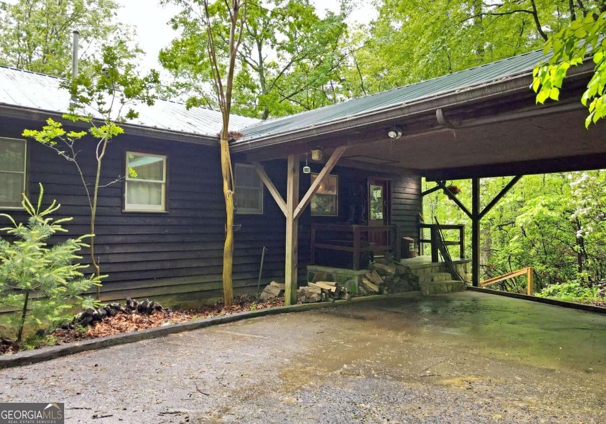 4 bedroom, 3 bathroom, 2,040 sq ft cabin,single family residence for sale at 66 Pine Ridge Court, Ellijay, GA 30536 — photo 9