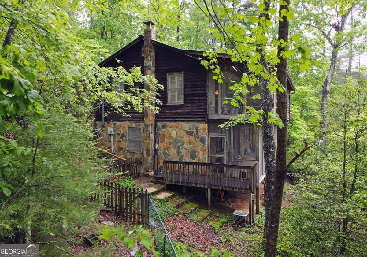 4 bedroom, 3 bathroom, 2,040 sq ft cabin,single family residence for sale at 66 Pine Ridge Court, Ellijay, GA 30536 — photo 4