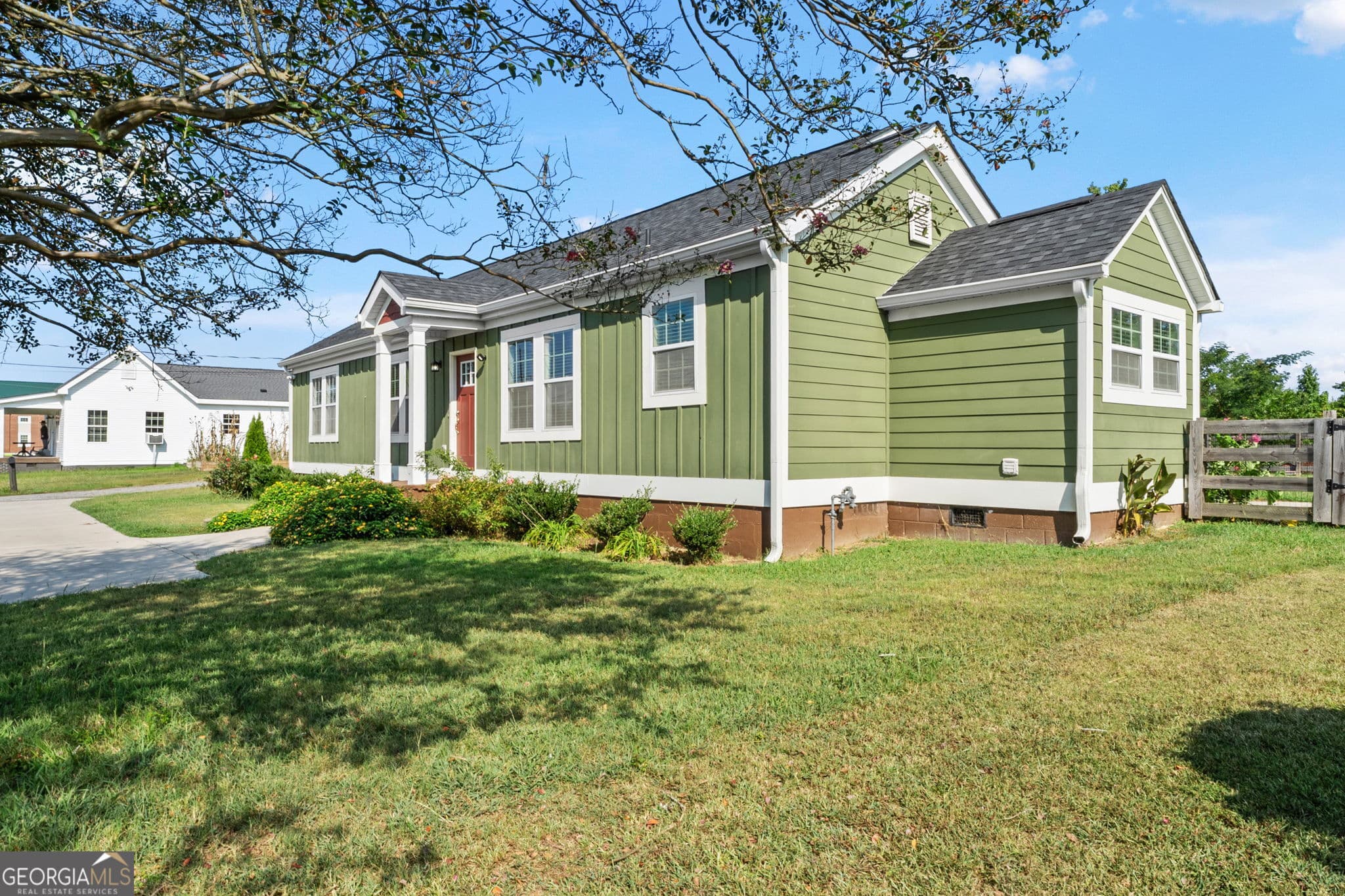 3 bedroom, 2 bathroom, 1,509 sq ft single family residence for sale at 261 LaGrange Street, Newnan, GA 30263 — photo 3
