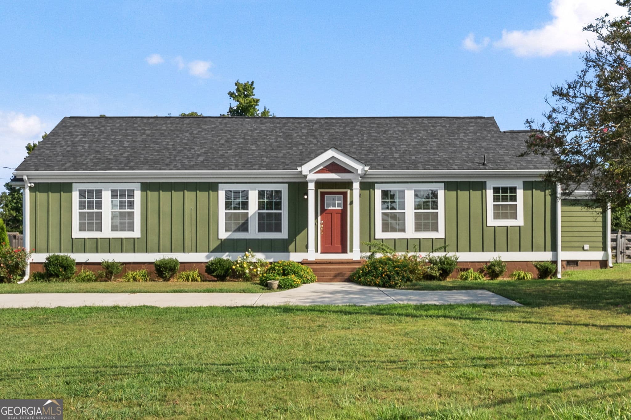 3 bedroom, 2 bathroom, 1,509 sq ft single family residence for sale at 261 LaGrange Street, Newnan, GA 30263 — photo 1 of 36