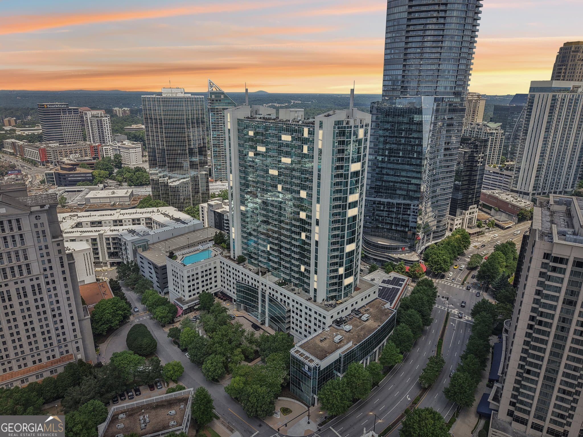 2 bedroom, 2 bathroom, 1,223 sq ft condominium for sale at 3324 Peachtree Road 1518, Atlanta, GA 30326 — photo 7