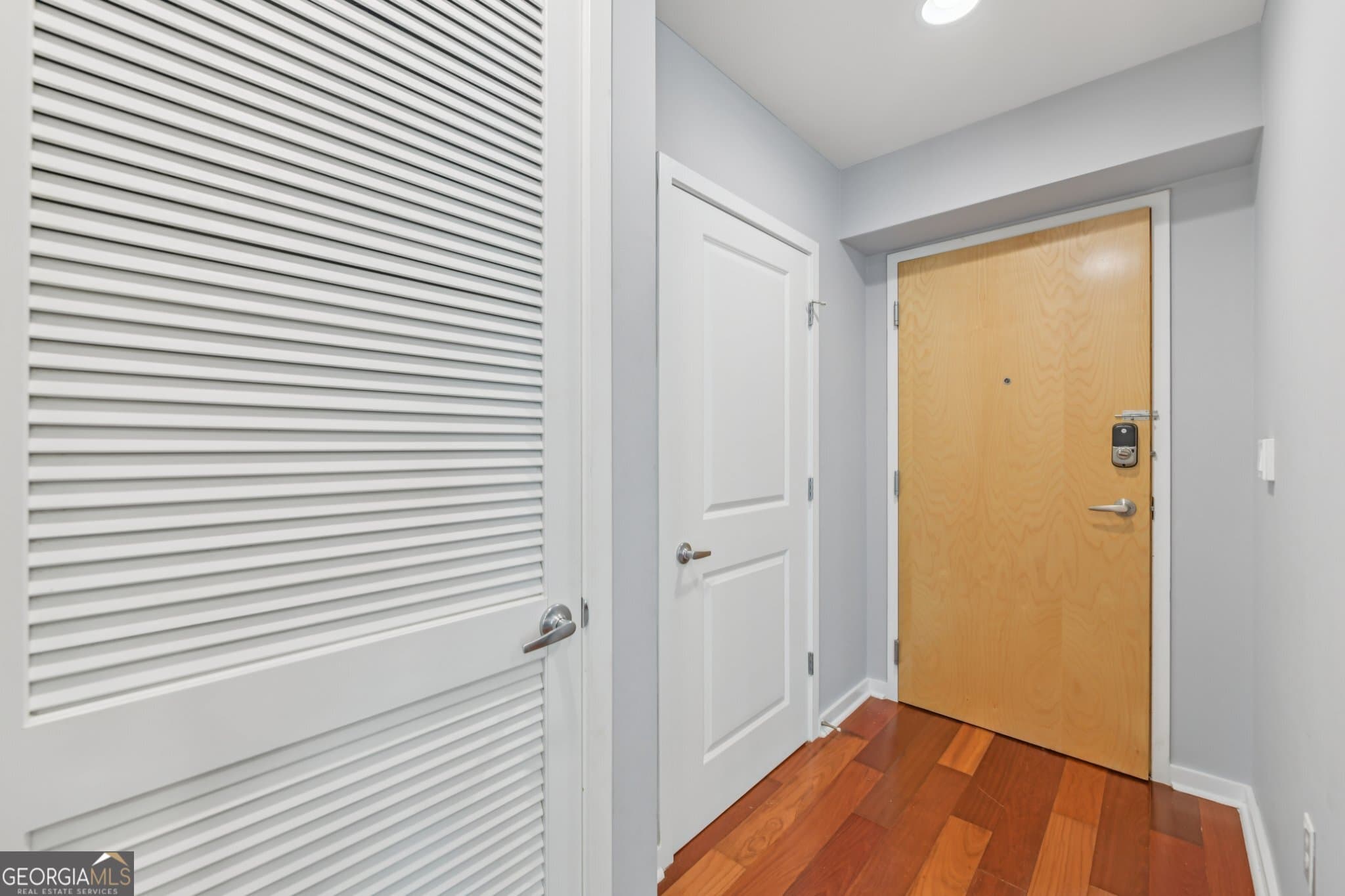 2 bedroom, 2 bathroom, 1,223 sq ft condominium for sale at 3324 Peachtree Road 1518, Atlanta, GA 30326 — photo 9