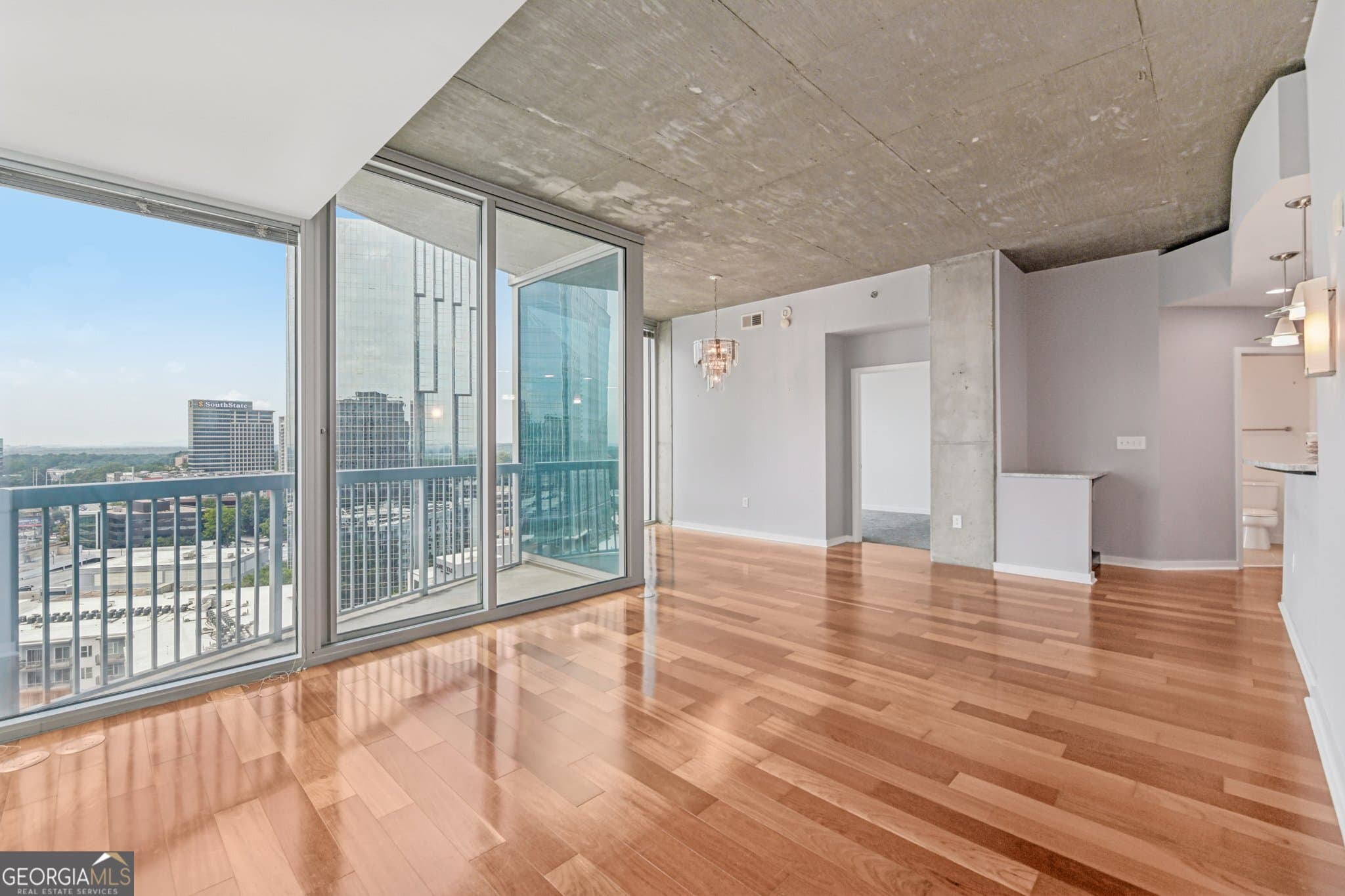 2 bedroom, 2 bathroom, 1,223 sq ft condominium for sale at 3324 Peachtree Road 1518, Atlanta, GA 30326 — photo 10