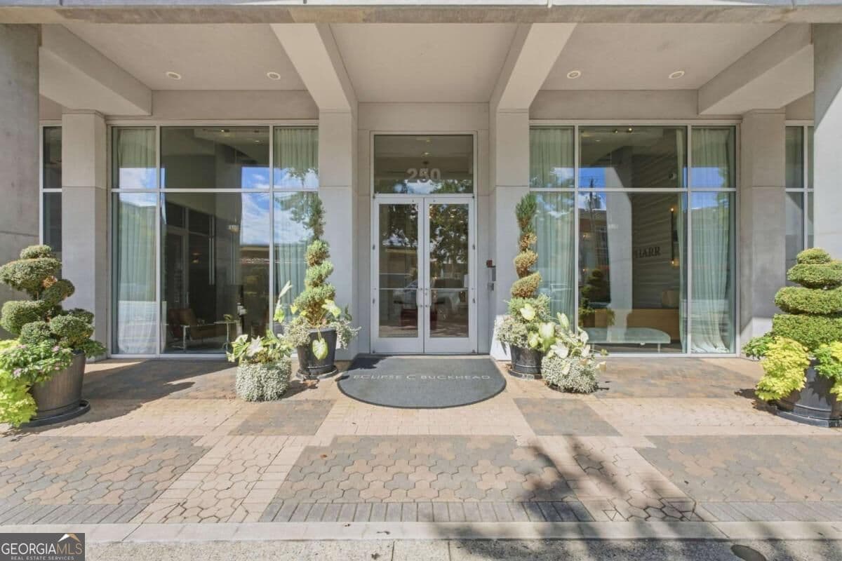 2 bedroom, 2 bathroom, 1,003 sq ft condominium for sale at 250 Pharr Road 1209, Atlanta, GA 30305 — photo 1 of 51
