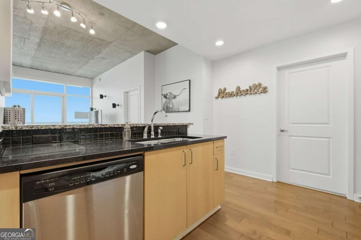 2 bedroom, 2 bathroom, 1,003 sq ft condominium for sale at 250 Pharr Road 1209, Atlanta, GA 30305 — photo 10