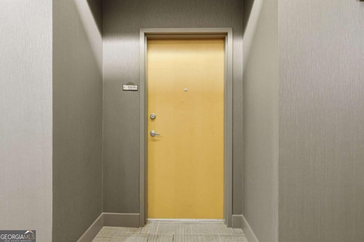 2 bedroom, 2 bathroom, 1,003 sq ft condominium for sale at 250 Pharr Road 1209, Atlanta, GA 30305 — photo 4