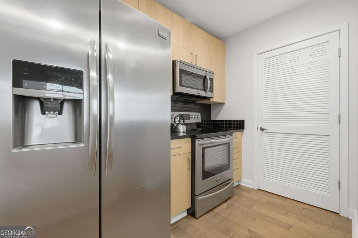 2 bedroom, 2 bathroom, 1,003 sq ft condominium for sale at 250 Pharr Road 1209, Atlanta, GA 30305 — photo 8