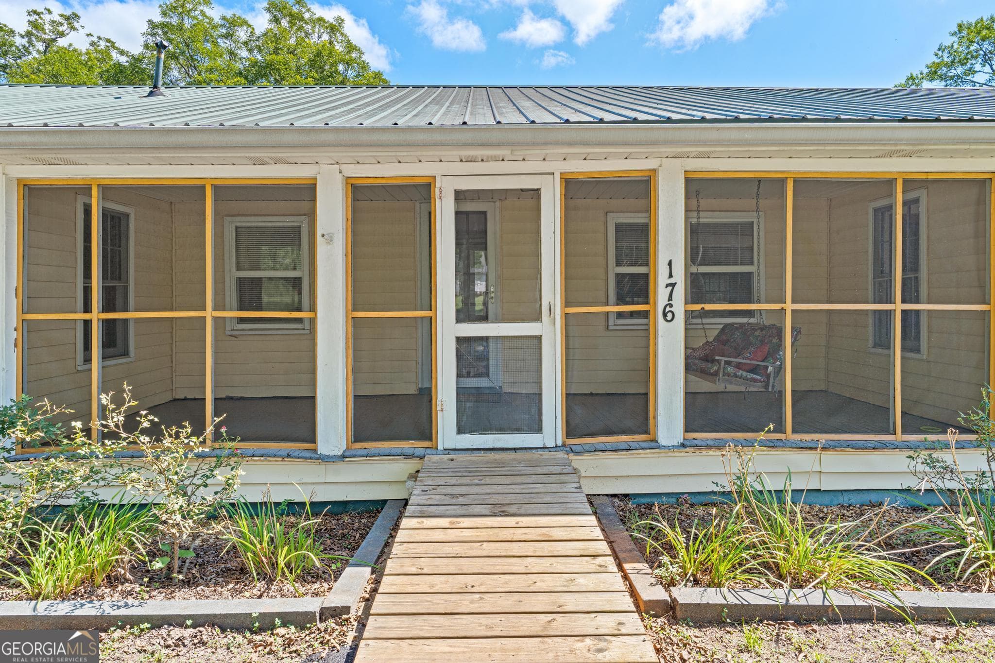 3 bedroom, 2 bathroom, 1,580 sq ft manufactured home,single family residence for sale at 176 Midland Street, Williamson, GA 30292 — photo 6