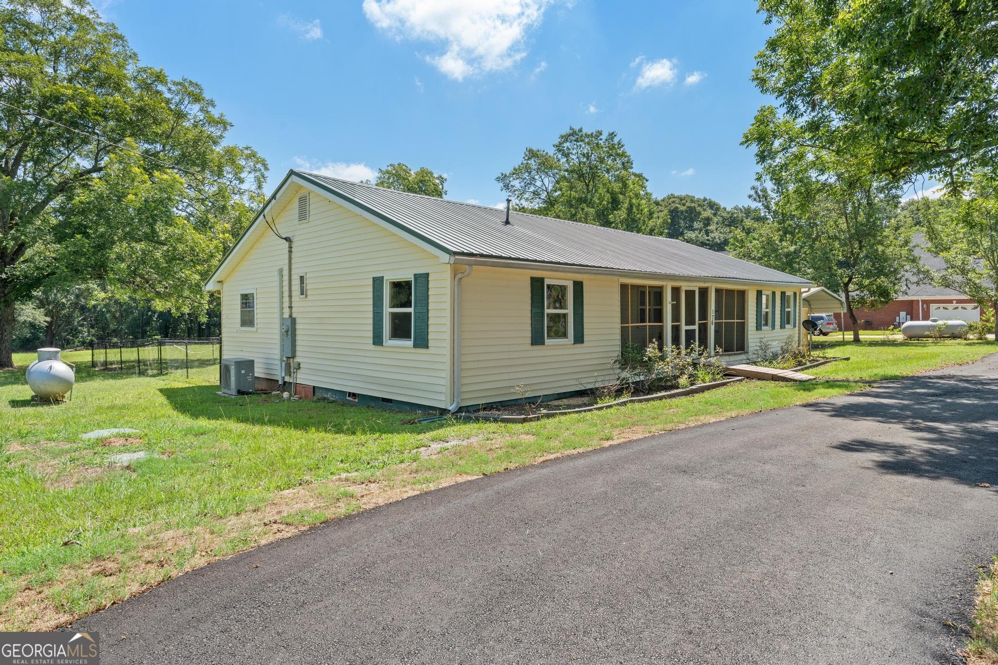 3 bedroom, 2 bathroom, 1,580 sq ft manufactured home,single family residence for sale at 176 Midland Street, Williamson, GA 30292 — photo 4