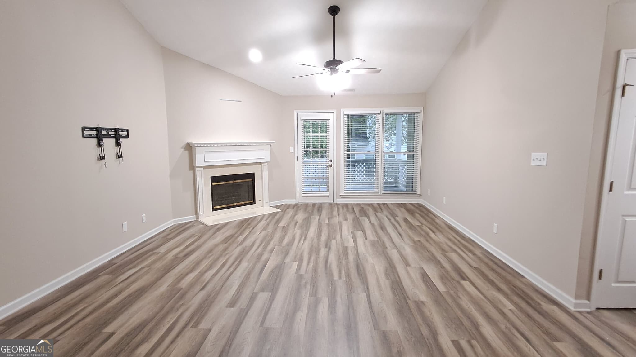 2 bedroom, 2 bathroom, 1,222 sq ft condominium for sale at 3024 Camden Way, Alpharetta, GA 30005 — photo 2