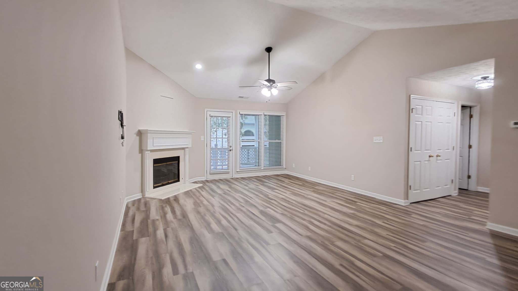 2 bedroom, 2 bathroom, 1,222 sq ft condominium for sale at 3024 Camden Way, Alpharetta, GA 30005 — photo 4