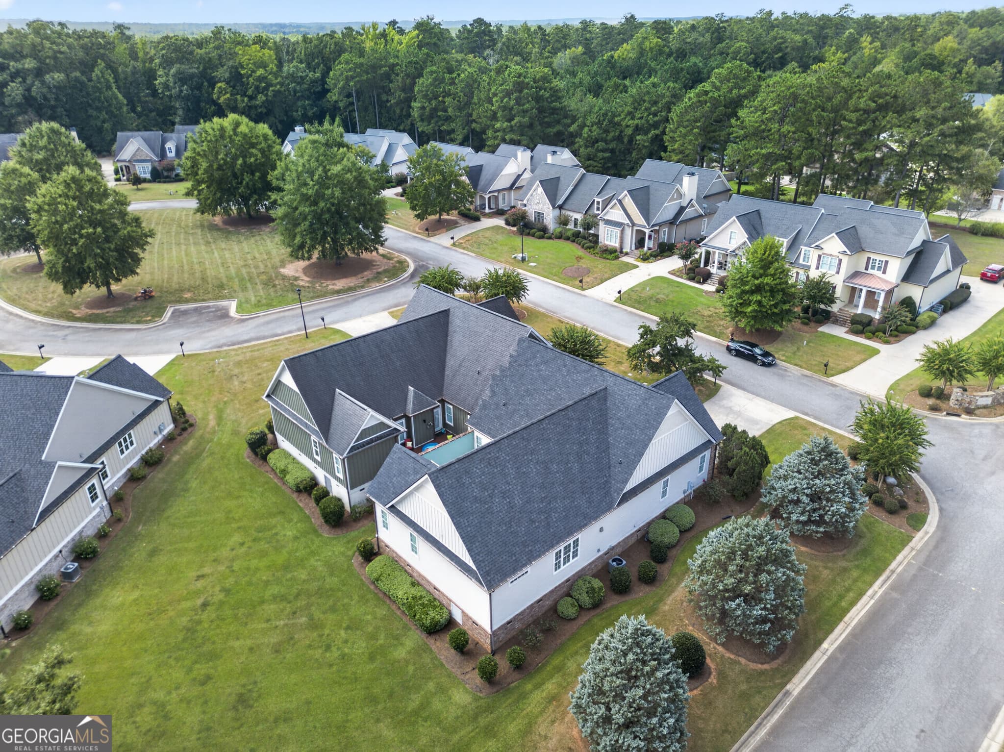 3 bedroom, 2 bathroom, 2,224 sq ft single family residence for sale at 402 Leamington Lane, Macon, GA 31220 — photo 3