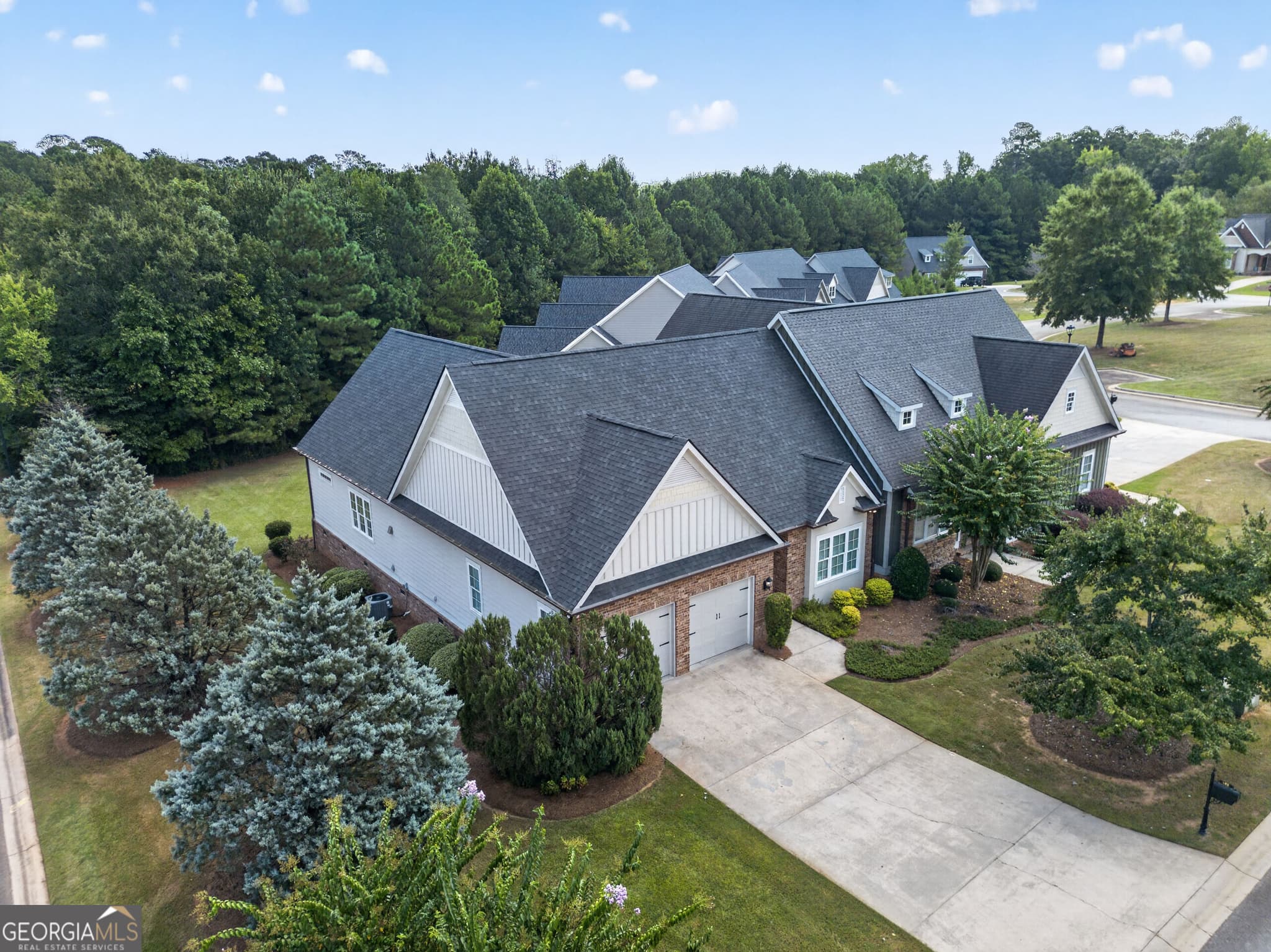 3 bedroom, 2 bathroom, 2,224 sq ft single family residence for sale at 402 Leamington Lane, Macon, GA 31220
