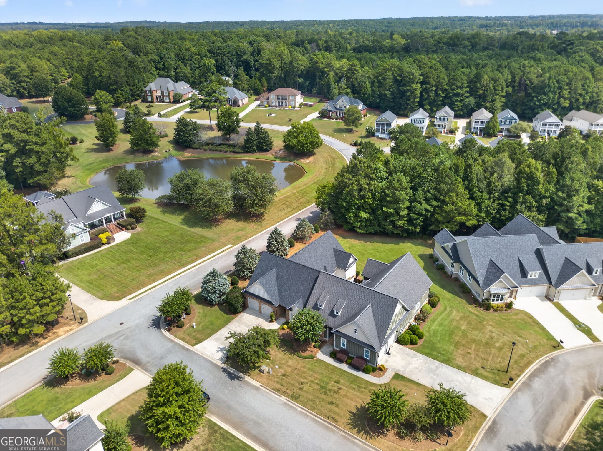 3 bedroom, 2 bathroom, 2,224 sq ft single family residence for sale at 402 Leamington Lane, Macon, GA 31220 — photo 4