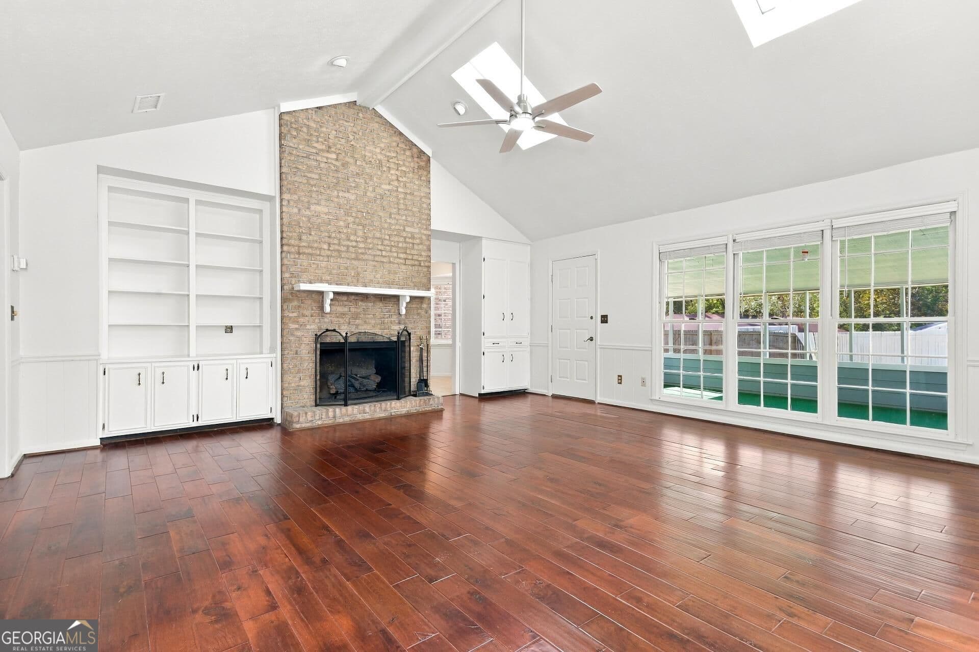 4 bedroom, 2.5 bathroom, 2,515 sq ft single family residence for sale at 4303 Castlewood Parkway, Columbus, GA 31907 — photo 2