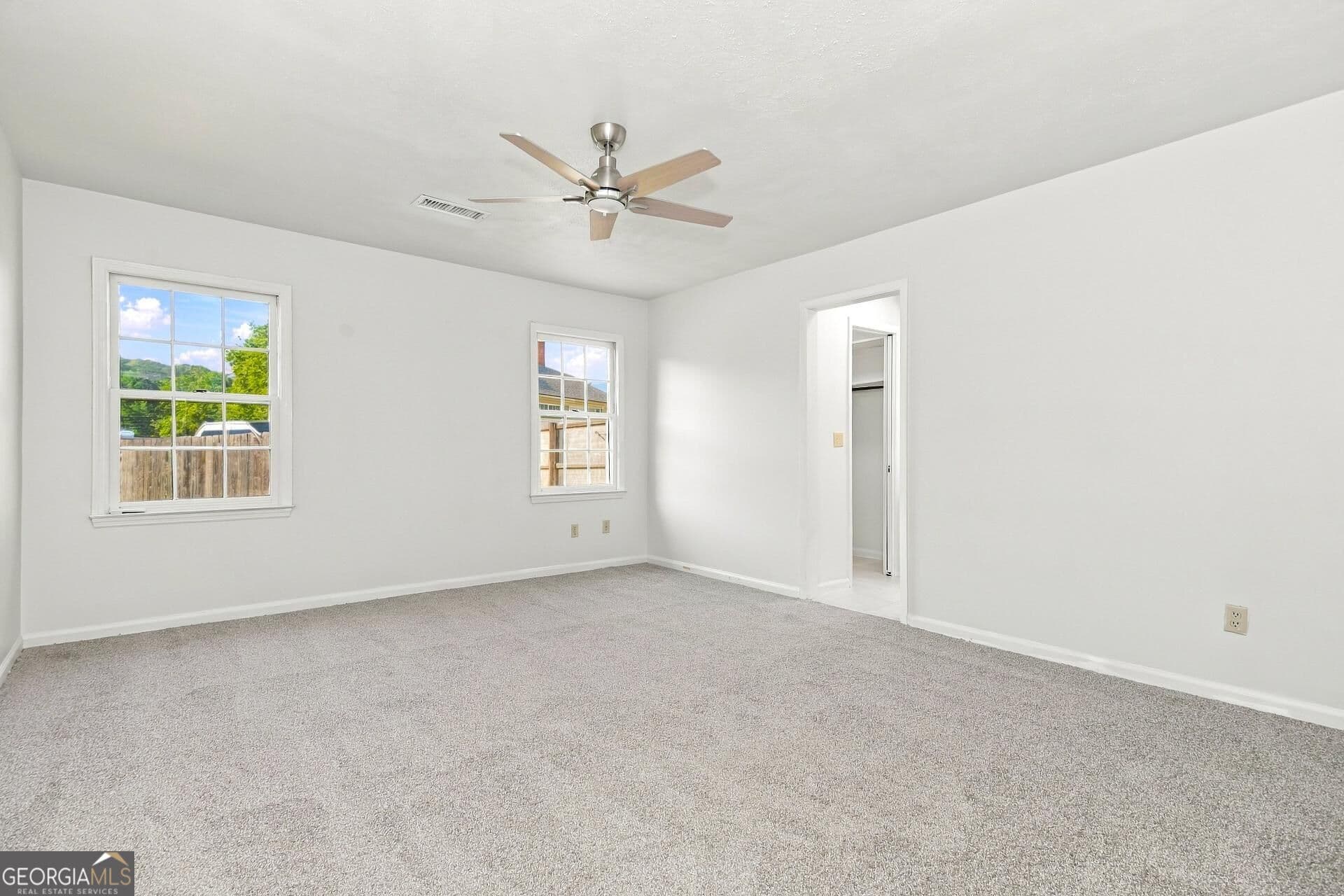 4 bedroom, 2.5 bathroom, 2,515 sq ft single family residence for sale at 4303 Castlewood Parkway, Columbus, GA 31907 — photo 4
