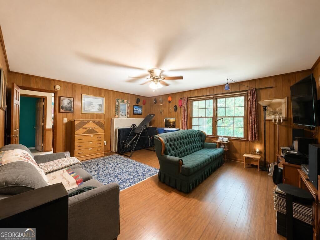 3 bedroom, 2 bathroom, 1,811 sq ft single family residence for sale at 4917 Holly Hill Road, Albany, GA 31721 — photo 3
