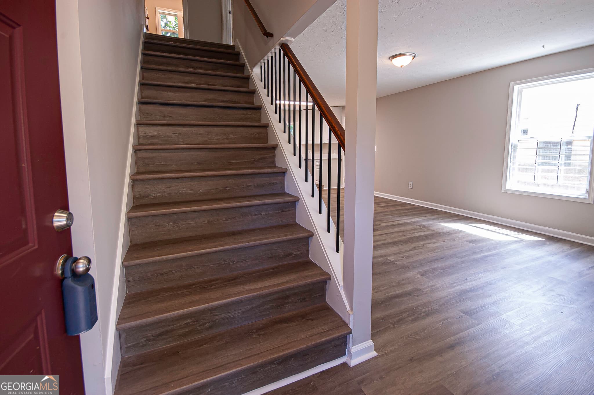3 bedroom, 2 bathroom, 1,287 sq ft single family residence for sale at 8454 Hightower Trail, Snellville, GA 30039 — photo 3