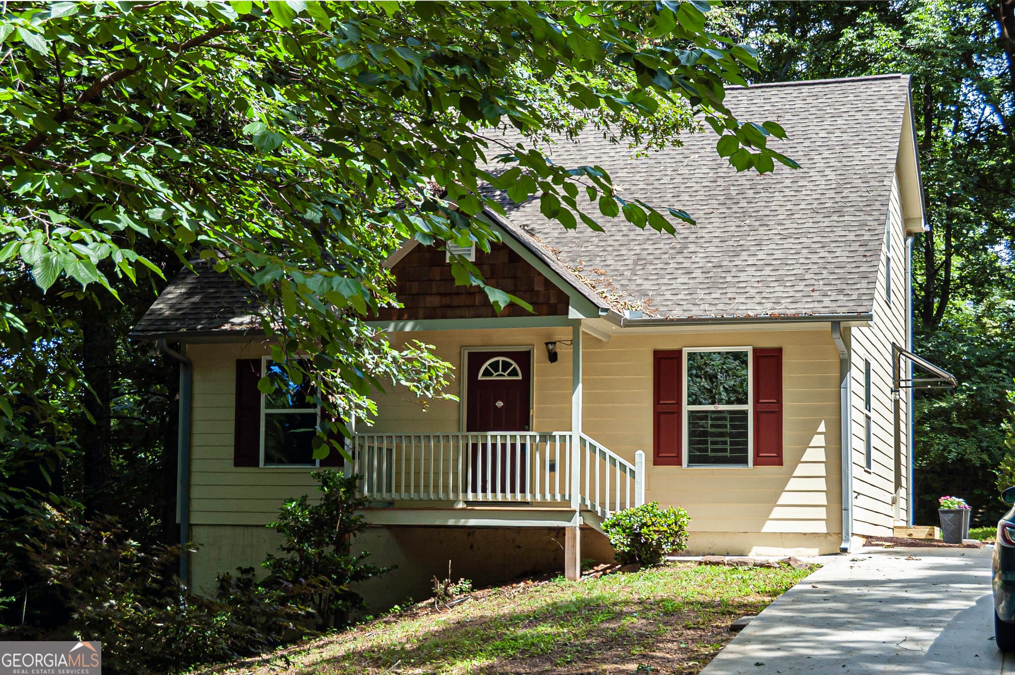 3 bedroom, 2 bathroom, 1,287 sq ft single family residence for sale at 8454 Hightower Trail, Snellville, GA 30039