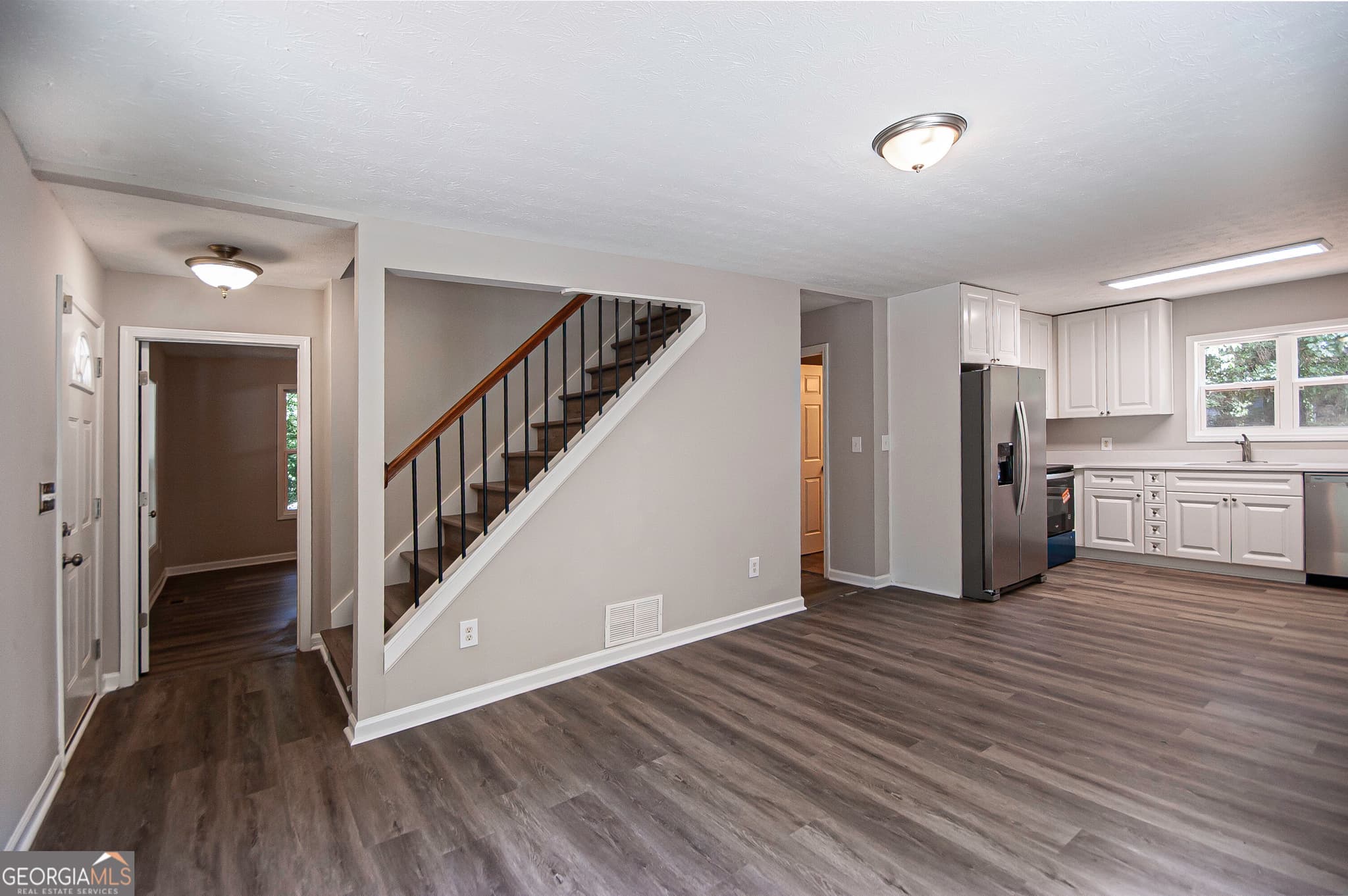 3 bedroom, 2 bathroom, 1,287 sq ft single family residence for sale at 8454 Hightower Trail, Snellville, GA 30039 — photo 5