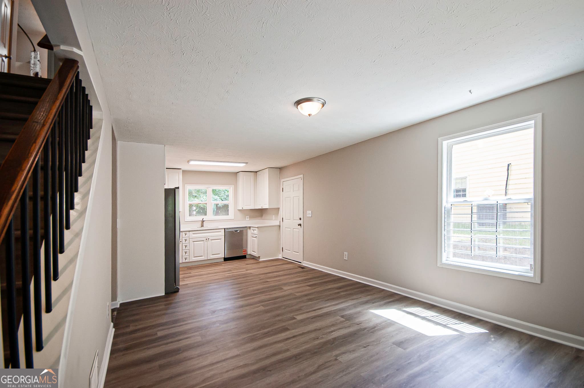 3 bedroom, 2 bathroom, 1,287 sq ft single family residence for sale at 8454 Hightower Trail, Snellville, GA 30039 — photo 4