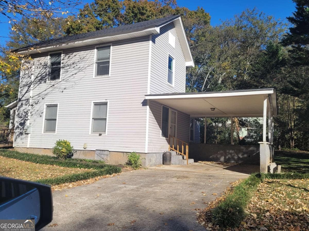 3 bedroom, 1 bathroom, 1,222 sq ft single family residence sold at 215 Avenue, Lindale, GA 30147